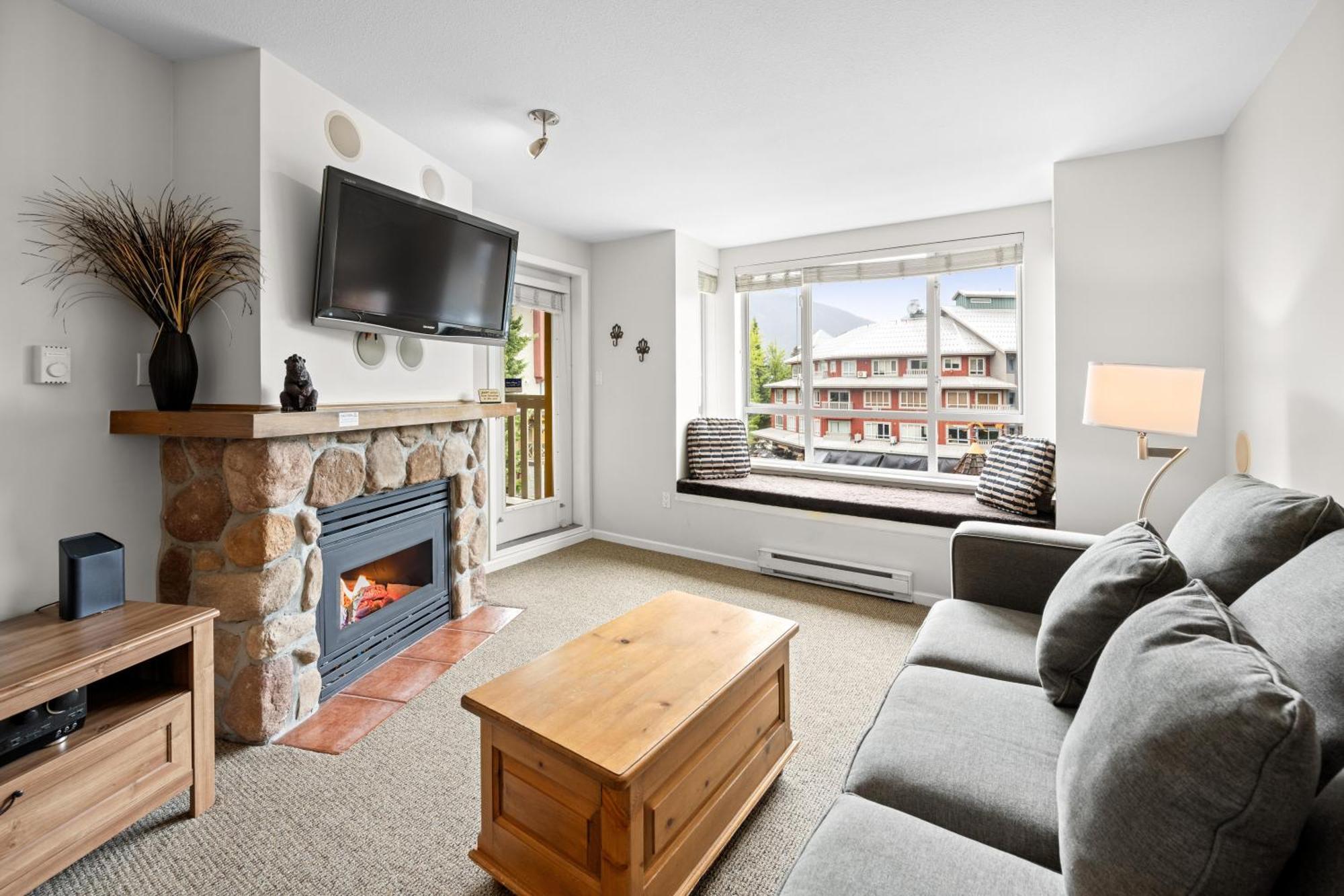 Bear Lodge One Bedroom By Mva Whistler Bagian luar foto